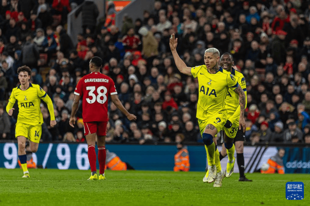 英超：热刺战平利物浦