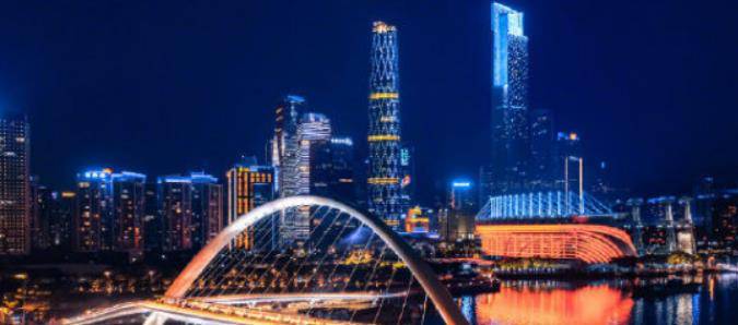 半年度GDP成绩单，主要城市排名如何，重庆实现反超广州了吗？